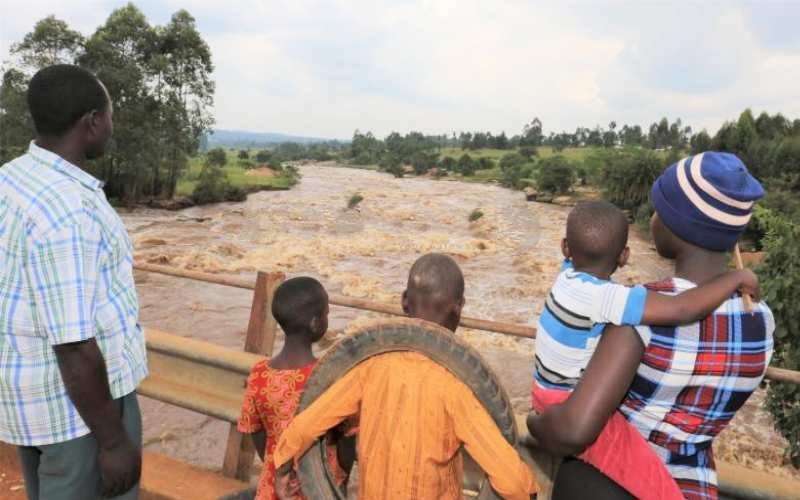 温妮|母亲带三个孩子去河边，称“闭上眼有惊喜”后将他们推了下去