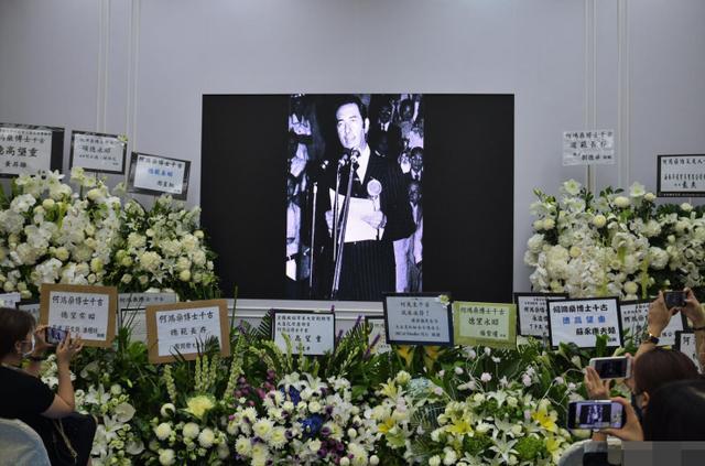 何鸿燊|赌王出殡，奚梦瑶抱长孙送公公入殓，何超仪盼父亲托梦：爸爸不要忘记我们