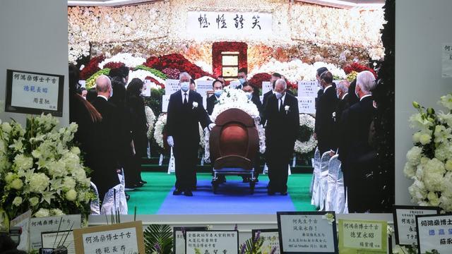 何鸿燊|赌王出殡，奚梦瑶抱长孙送公公入殓，何超仪盼父亲托梦：爸爸不要忘记我们