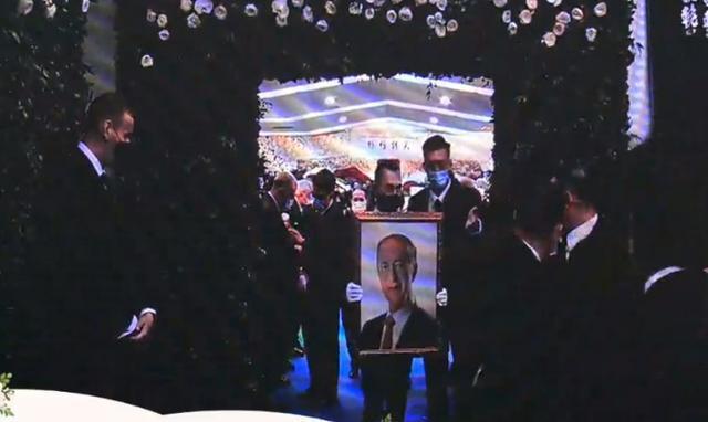 何鸿燊|赌王出殡，奚梦瑶抱长孙送公公入殓，何超仪盼父亲托梦：爸爸不要忘记我们