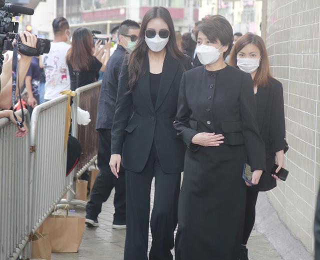 何鸿燊|赌王出殡，奚梦瑶抱长孙送公公入殓，何超仪盼父亲托梦：爸爸不要忘记我们