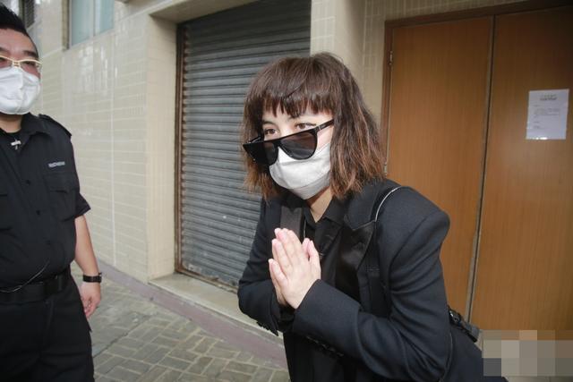 何鸿燊|赌王出殡，奚梦瑶抱长孙送公公入殓，何超仪盼父亲托梦：爸爸不要忘记我们