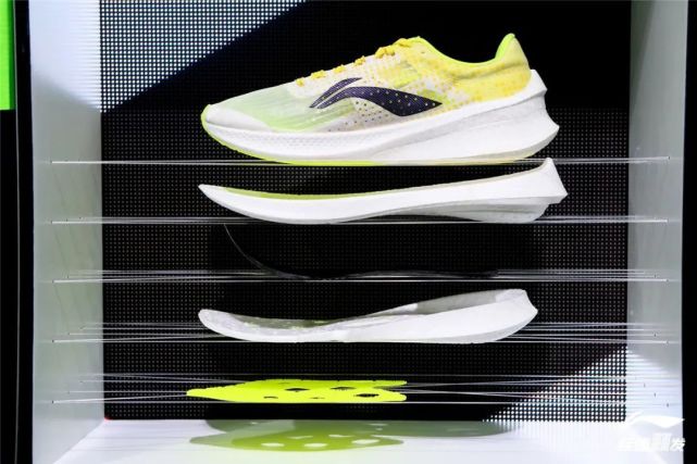 碳板鞋合集之lining李宁飞电国产2099元的碳板跑鞋