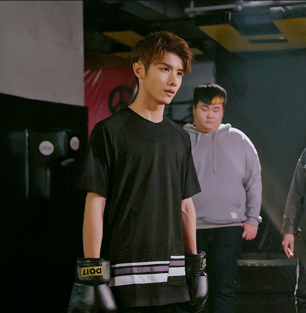 参演过的电视剧也有8部,其中《凤求凰》,《惹上冷殿下》等剧还掀起了