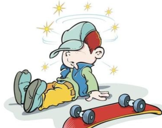 男孩玩滑板车摔倒致骨折,医生:注意这些防护措施,运动没负担
