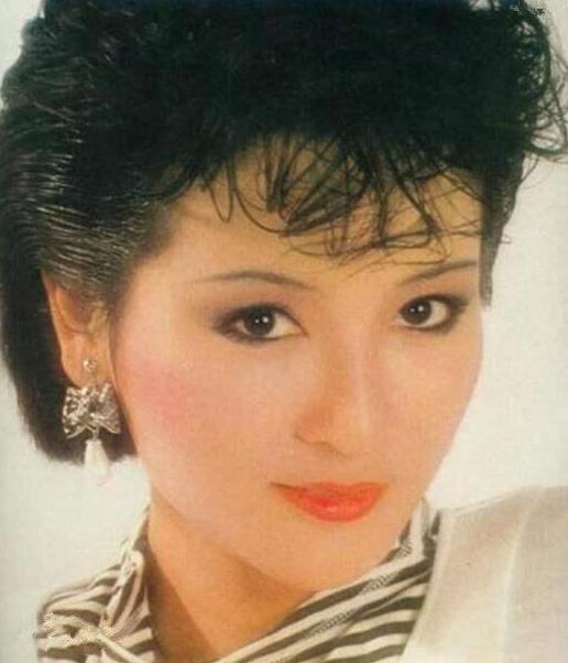 谢贤|赌王葬礼上，谢贤第一到场，明星媳妇奚梦瑶，准女婿窦骁惹注目