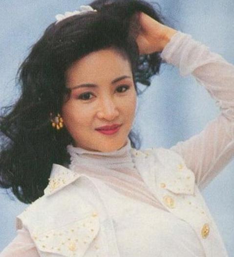 谢贤|赌王葬礼上，谢贤第一到场，明星媳妇奚梦瑶，准女婿窦骁惹注目