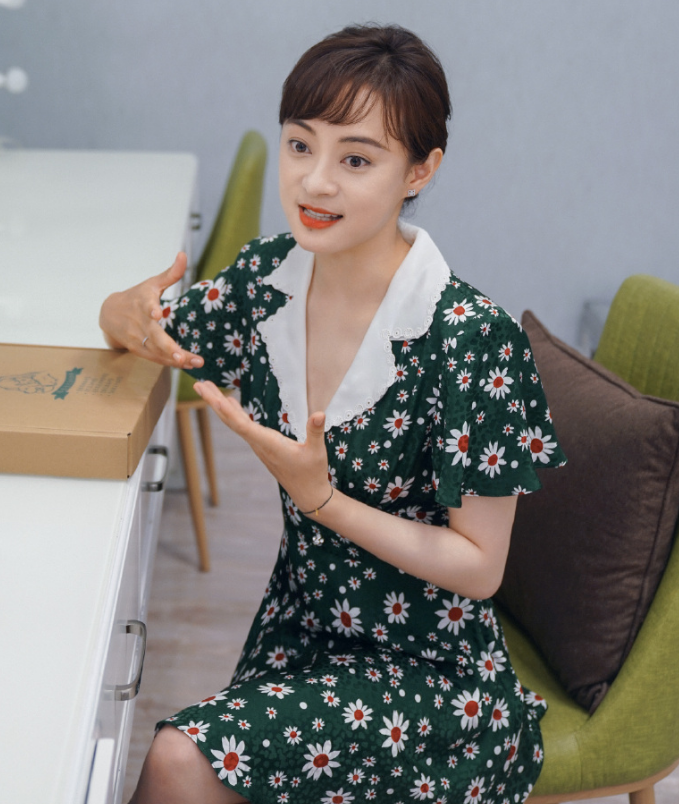 孙俪|孙俪留起长发如“整容”，气质飙升还减龄，邓超改造太成功了