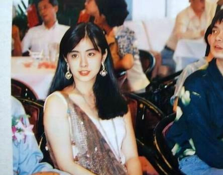 王祖贤|AI修复王祖贤的罕见旧照，美得令人窒息，30年前的衣品现在也不过时