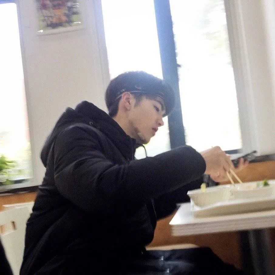 学校欠我一个帅哥校服帅哥大合集网友评论把我帅晕过去了