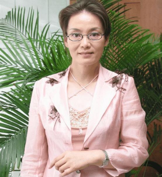 当50岁万绮雯撞上46岁杨恭如 一个优雅地老去 一个却活成网红 腾讯新闻