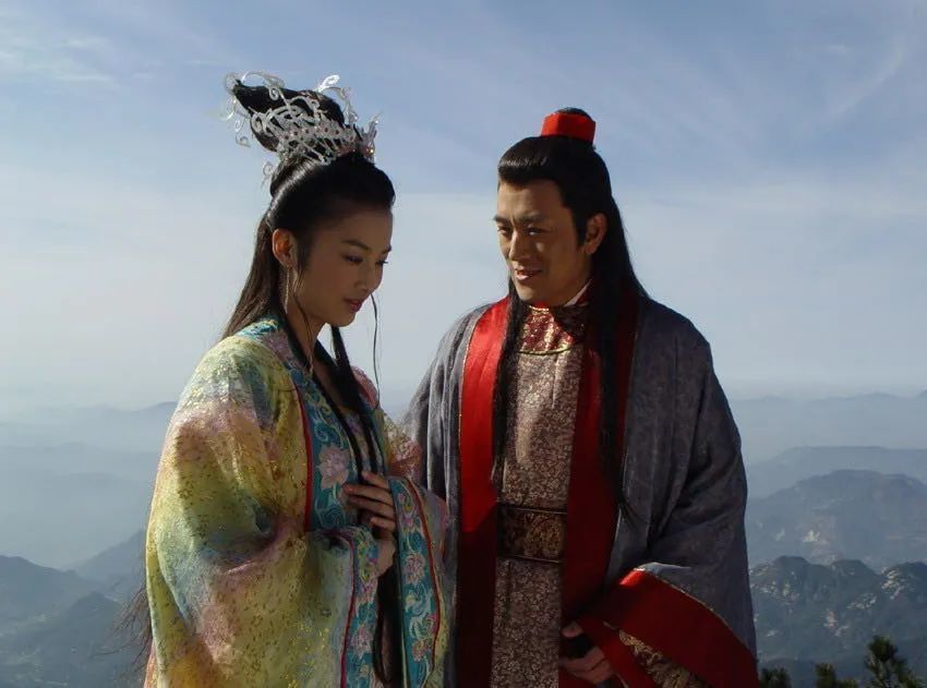 黄圣依|贵圈｜二轮公演排名倒数，为什么黄圣依屡屡翻车却依然自信？