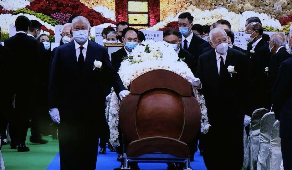 何鸿燊|“赌王”何鸿燊今日出殡，董建华林郑月娥等扶灵