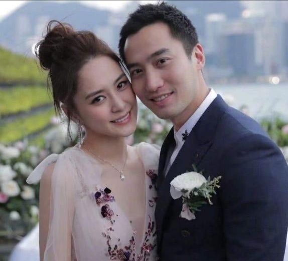 钟欣潼|婚内没买过新衣服，离婚半年就花830万，还是阿娇妈妈看人准