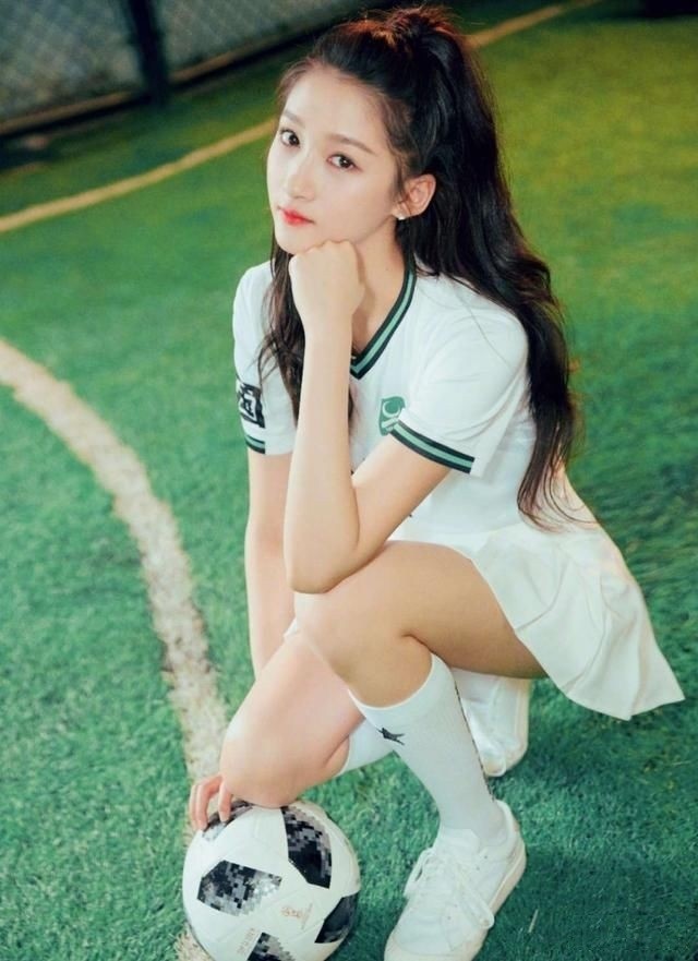 鹿晗女友关晓彤靓丽美拍
