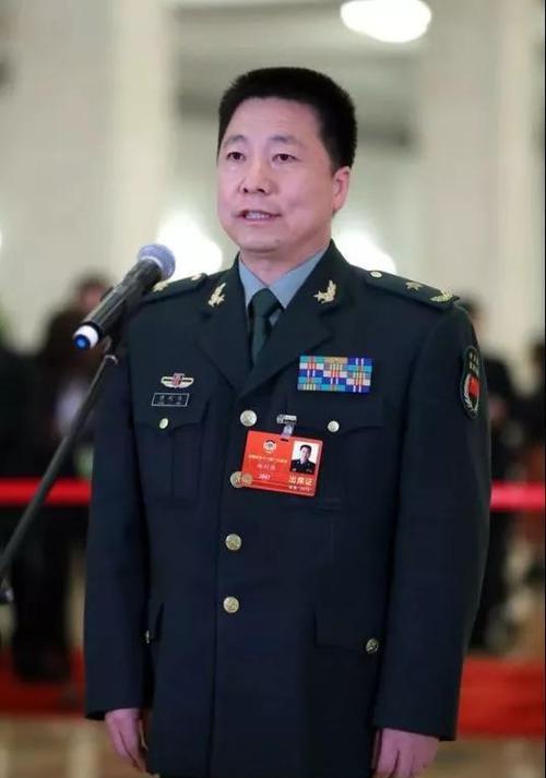 杨利伟|航天英雄杨利伟，受万人敬仰的背后，是他女儿的早逝和妻子的离职
