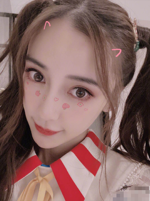 baby|Baby晒双马尾自拍，颜值酷似“小丑女”，对着镜头卖萌超可爱