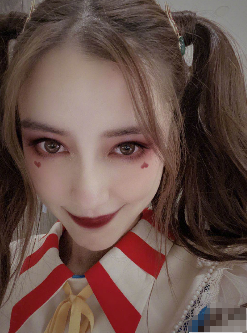 baby|Baby晒双马尾自拍，颜值酷似“小丑女”，对着镜头卖萌超可爱