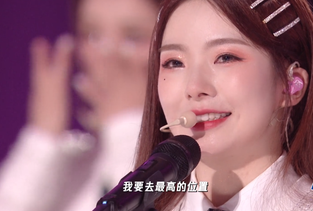 硬糖少女303|硬糖少女队长最佳人选，超话准时签到事业心极强，网友：队长非她莫属