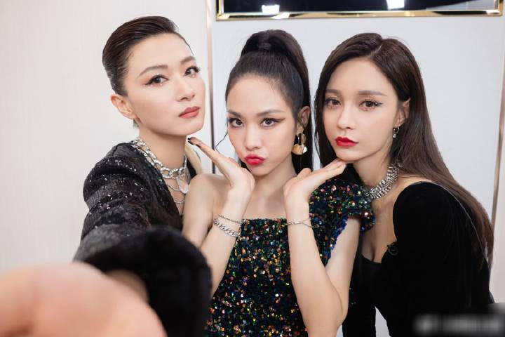 沈梦辰|《乘风破浪》二公淘汰：王霏霏泪崩，吴昕离场，沈梦辰最可惜