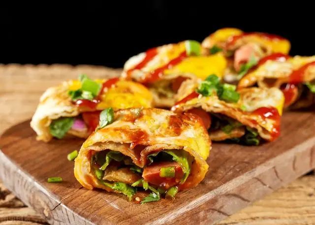 吃的第一份烤冷面,是在上小学的时候,作为小食堂中