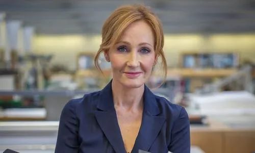 哈利·波特|《哈利·波特》是初音未来写的？JK罗琳与粉丝互怼，被开除哈籍原因太魔幻