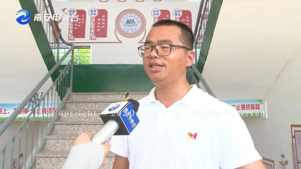 南安市五峰中学学生 林盈盈:大汗淋漓上课了.