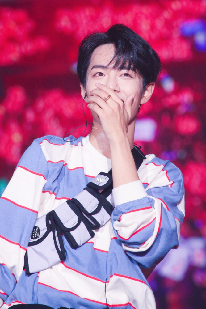 吉尼斯世界纪录|肖战被推到浪尖左右为难，《光点》破吉尼斯纪录，余生能否回春？