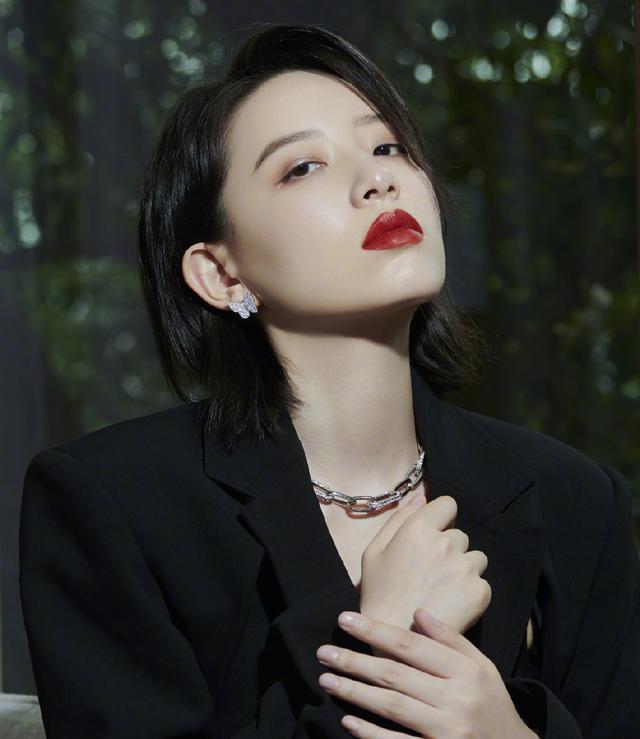 16档综艺刷脸未翻红,给个舞台就炸裂,李斯丹妮从小透明变成王者