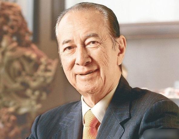 何超贤|送别赌王亲属大合照站位讲究，4个儿子站重要位置，葬礼花费曝光