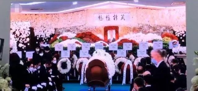 何超贤|送别赌王亲属大合照站位讲究，4个儿子站重要位置，葬礼花费曝光