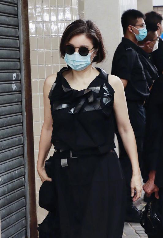 林青霞施南生现身赌王追悼会打扮时尚状态好被赞时光不败美人