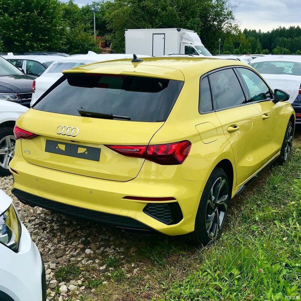 全新奥迪a3两厢实车运动感十足的外观套件配这个黄色怎么样