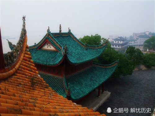 李白|李白、杜甫在岳阳楼各写下一首诗，都是经典中的经典，却高下立判