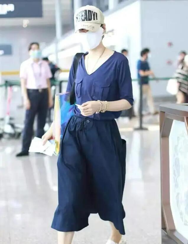 马伊琍|马伊琍分享与女儿欢乐时光，母女勾肩搭背似姐妹，爱马为妈妈拍照好温馨