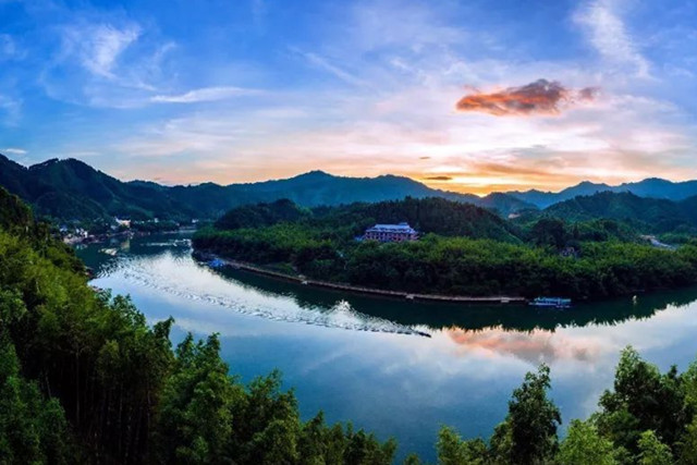 龍女溝景區:位於廣西柳州融水苗族自治縣四榮鄉,景區面積10平方公里