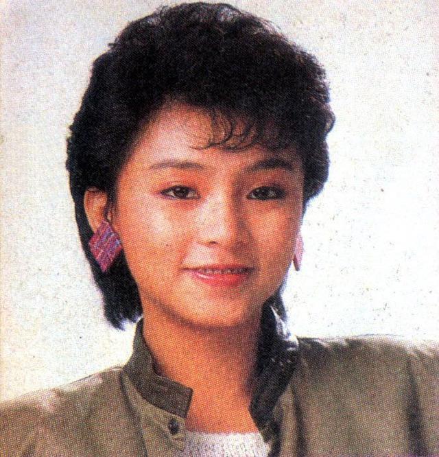 80年代"校园女神"萧红梅,闪嫁香港富商后,一夜白头