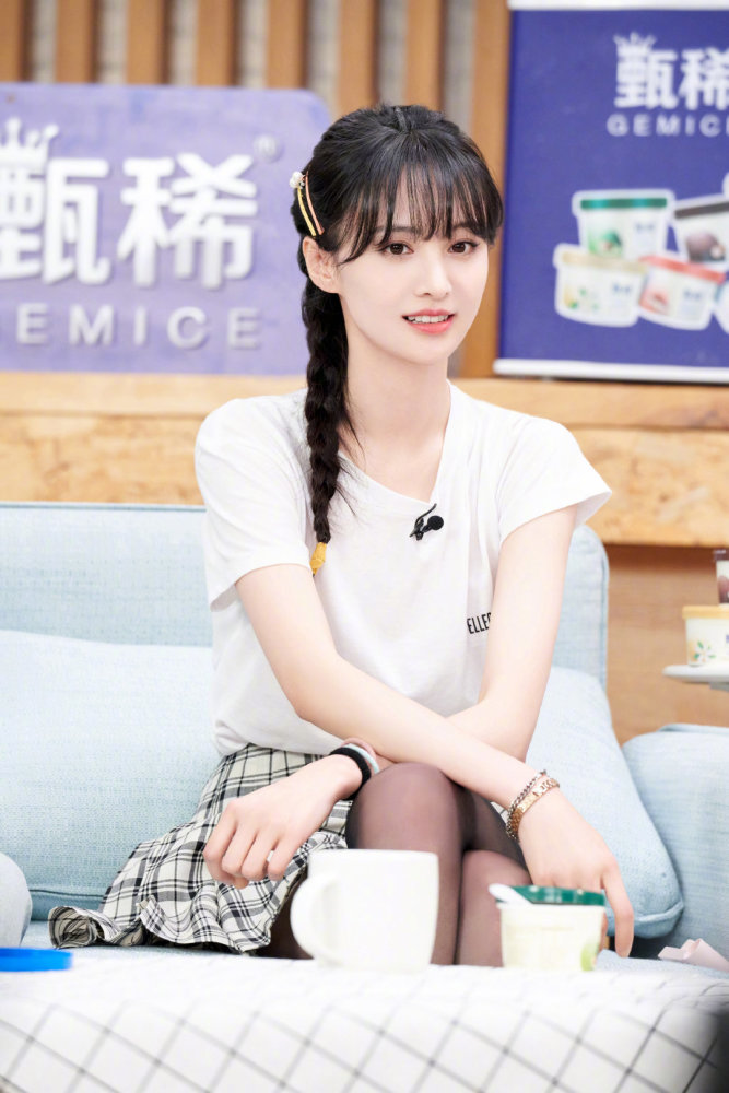 郑爽|郑爽晒古装造型高清图，蓝色古装灵气十足，高清图和生图区别不大