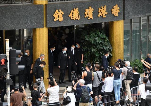 何超仪|“叛逆千金”何超仪，与何鸿燊感情很特殊，最希望父亲托梦给自己