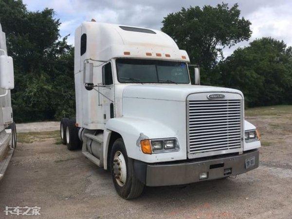 而且标配了类似于长头卡车使