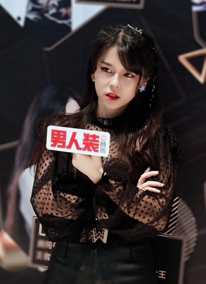 吃鸡女主播晒身材小团团凑合呆妹儿偏瘦她简直完美