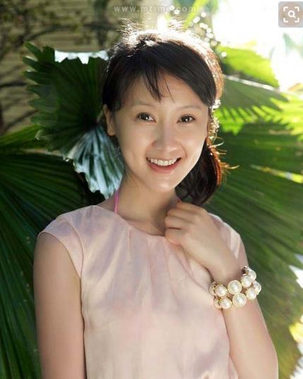 甘薇|甘薇：从穷丫头到身价几十亿的明星教母，她到底付出了多少代价？