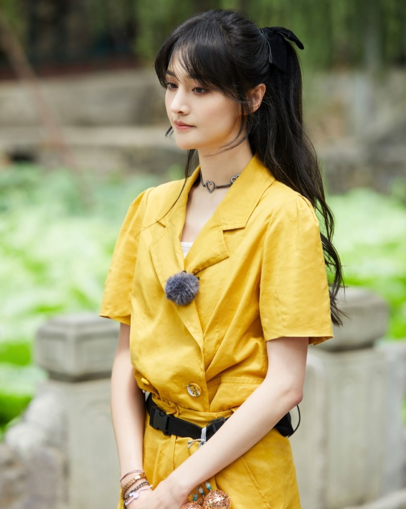 郑爽|郑爽晒古装造型高清图，蓝色古装灵气十足，高清图和生图区别不大