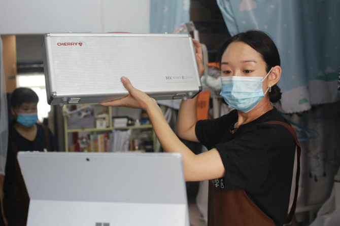 北京师范大学|院长打包行李学生“云指挥” 北京高校毕业“寄”现温情