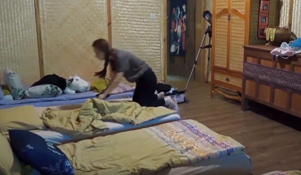 吴昕|吴昕被何炅评为最懒女嘉宾，被吵醒后发脾气，不理打招呼的张子枫