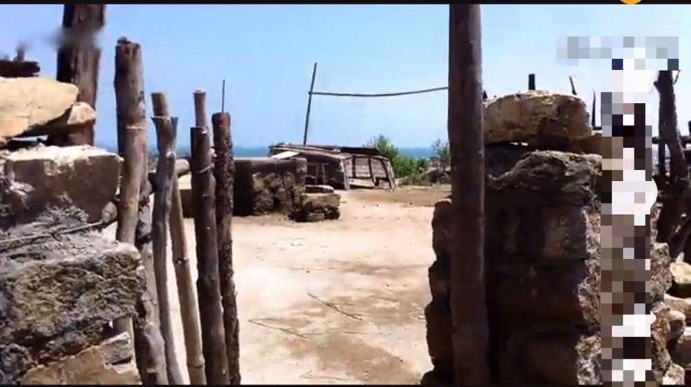 父母爱情|父母爱情：没想到当年租用的一处外景地仍在，屋内摆设仍保持原样