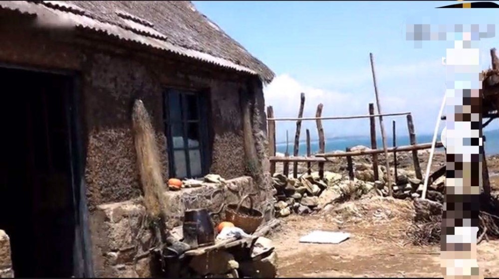 父母爱情|父母爱情：没想到当年租用的一处外景地仍在，屋内摆设仍保持原样