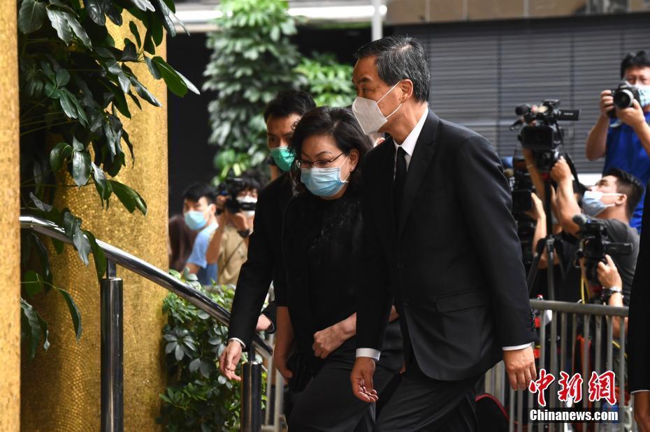 何鸿燊|何鸿燊出殡 董建华、林郑月娥等人扶灵