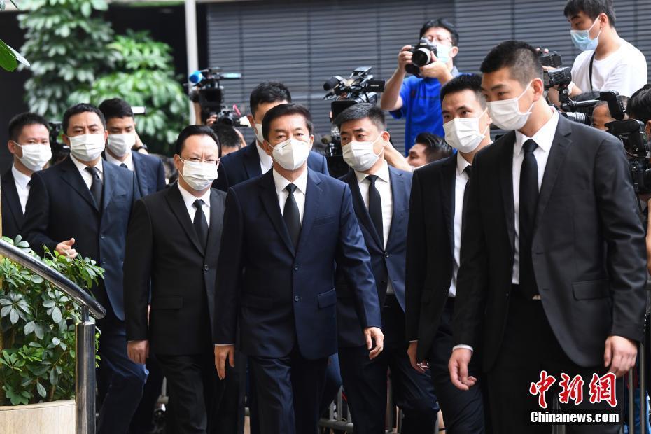 何鸿燊|何鸿燊出殡 董建华、林郑月娥等人扶灵