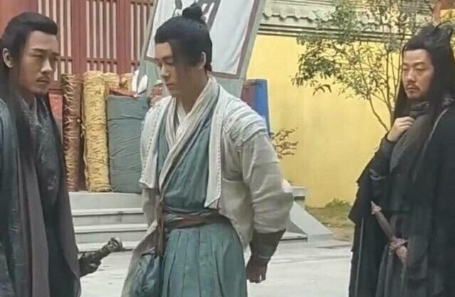 金庸|金庸笔下的帮派有三次首脑换代，是由年轻人传位给老人